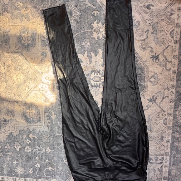 Sleek black faux leather leggings. Perfect for a chic look. - Picture 4 of 6